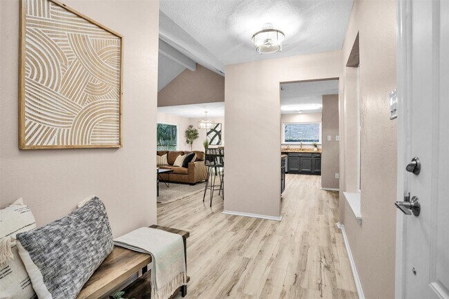 Photo - 6 Spurwood Ct
