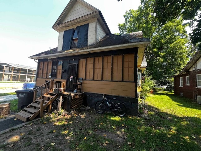 Building Photo - 809 Grant St