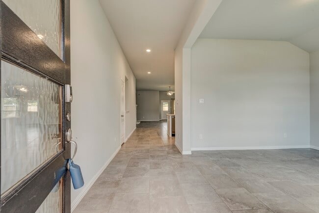 Photo - 208 Shoreview Dr