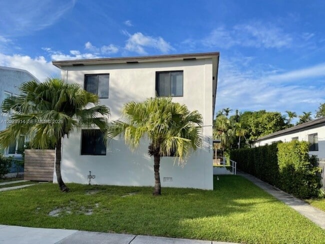 Building Photo - 2141 SW 14th Ter Unit 4
