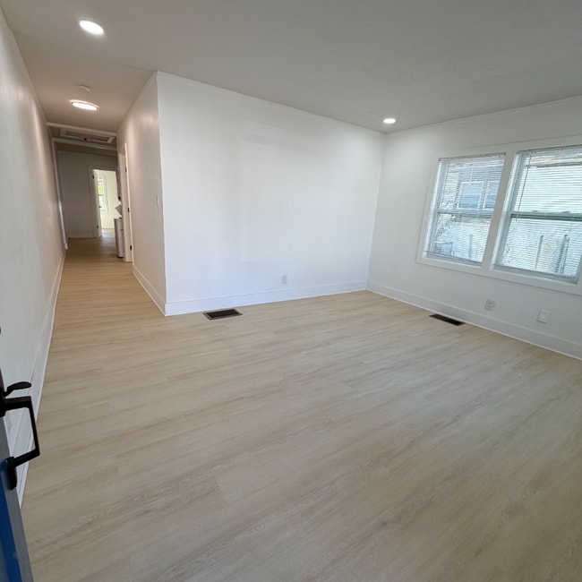 Photo - 1338 Sharon St NW