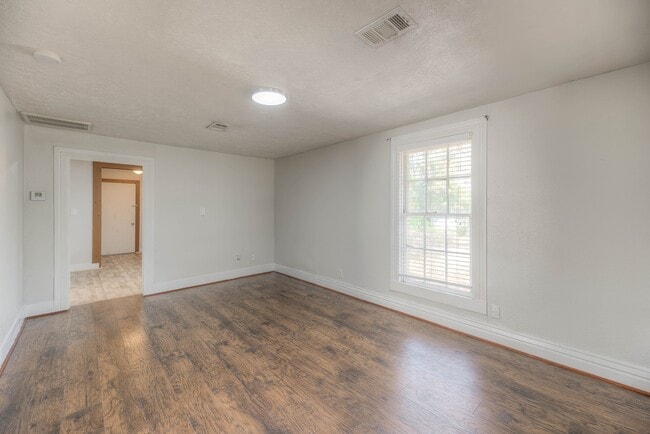 Photo - 204 S Pitzer St