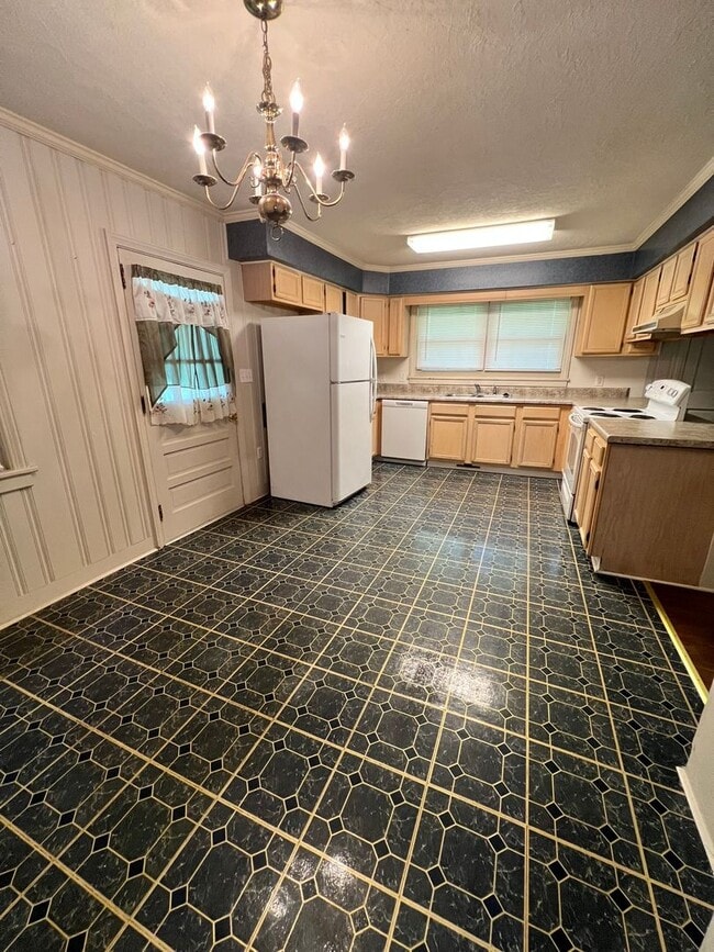 Photo - 3BD/ 2BA in Bellview Estates
