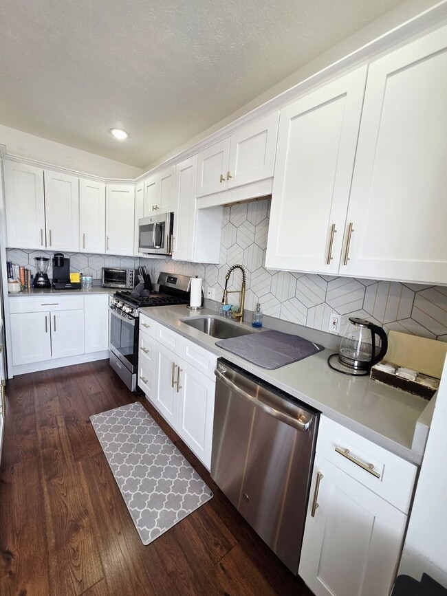 Photo - 9 Bailey Ave Unit 9 Bailey Ave  2 (Second Floor)