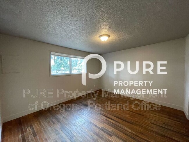 Photo - 18411 E Burnside St