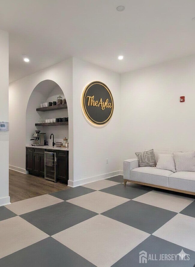 Photo - 581 Middlesex Ave Unit 201