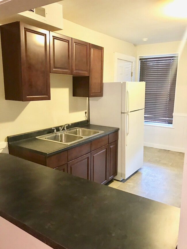 Building Photo - 61-65 W Main Unit B Rental