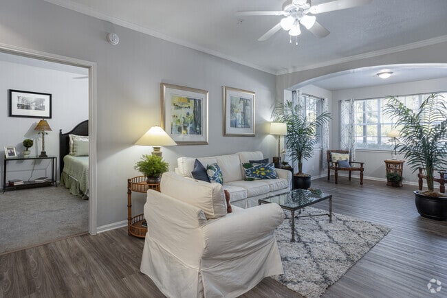 2B, 2BA - 1,256SF