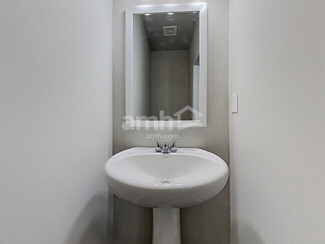 Photo - 358 Winston Cir