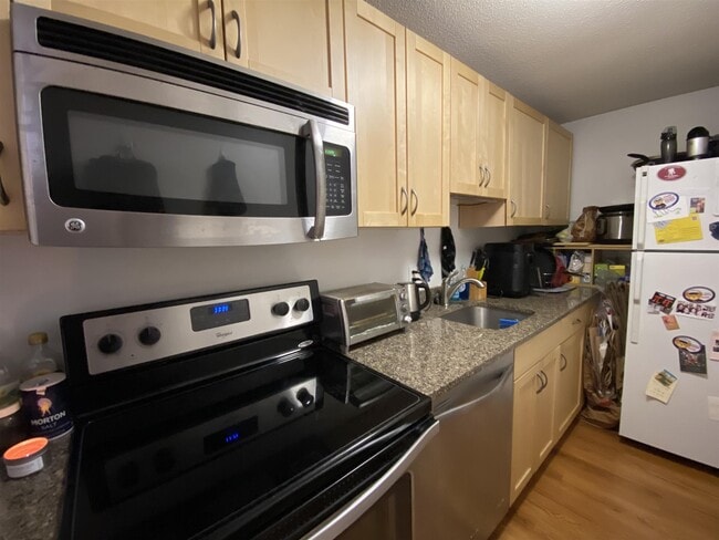 Building Photo - 94 Beacon St Unit 66