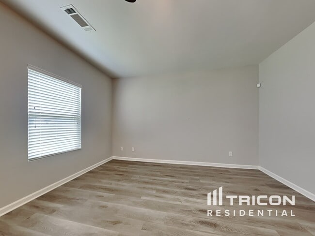 Photo - 2362 Clapton Ct