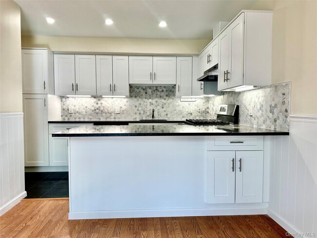 Photo - 2 Heritage Dr