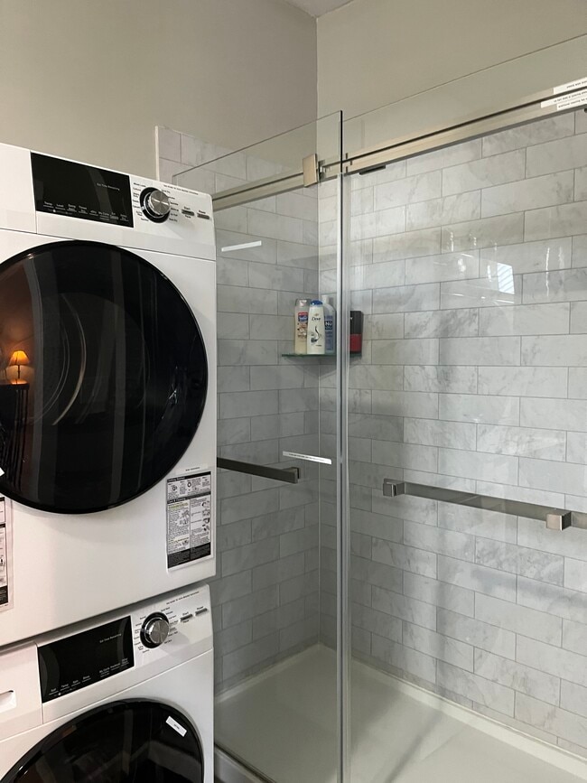 Photo - 241 E 36th St