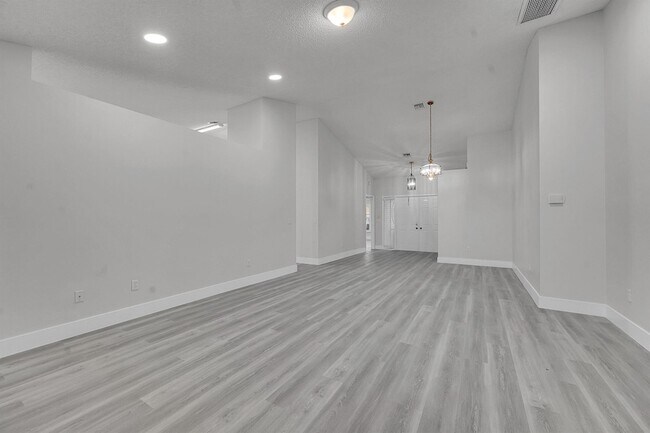 Photo - 13048 Meadowbreeze Dr