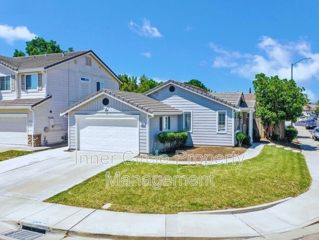 Building Photo - 253 Creektrail Ct