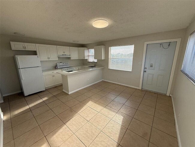 Photo - 1235 W River Dr Unidad #3