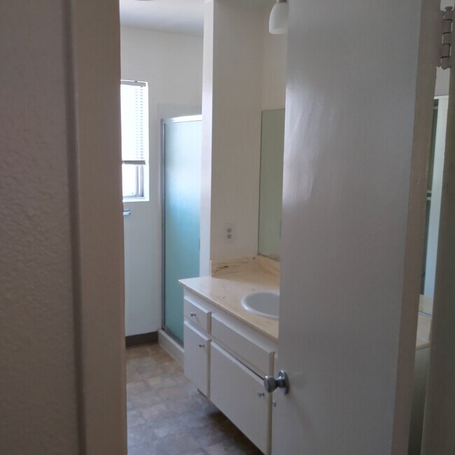 2208 Gates Ave Unit 1