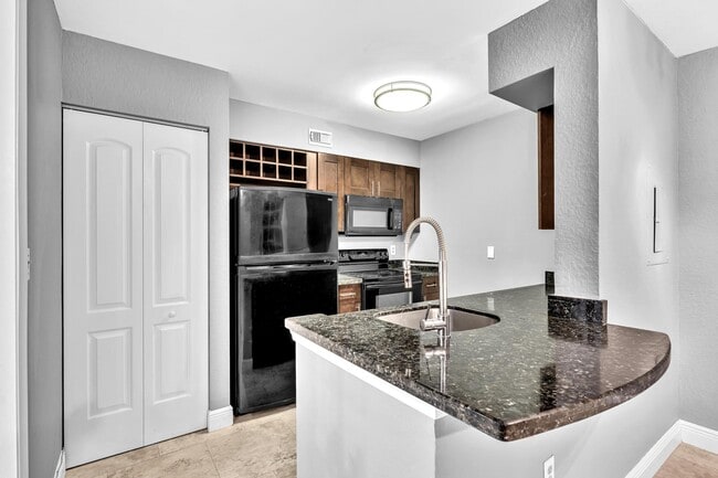 Building Photo - 2820 N Oakland Forest Dr