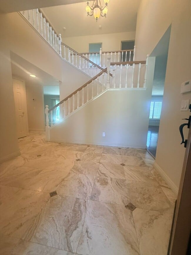 Photo - 526 Trailridge Dr