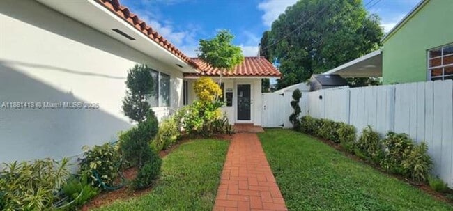 Photo - 1828 NW 4th St Unidad 1828 NW 4th St  1828