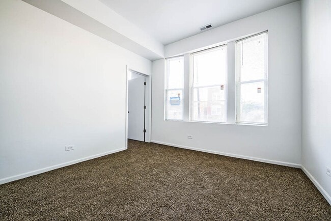 3560 W Cermak