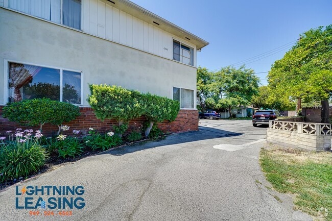 Building Photo - 6227 1/2 Craner Ave-6D Unit 6D Rental