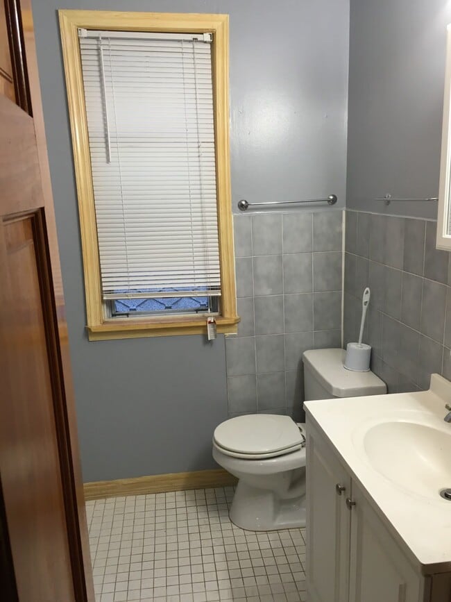 Photo - 739 Parker St