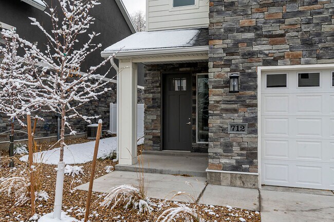 Photo - 712 E Zekes Ct