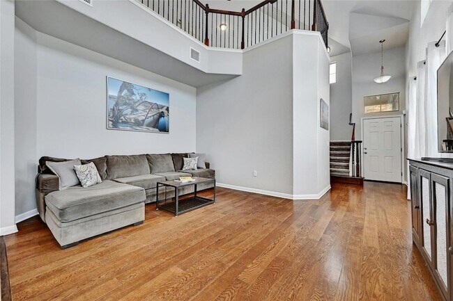 Photo - 912 Sleepy Dell Ln