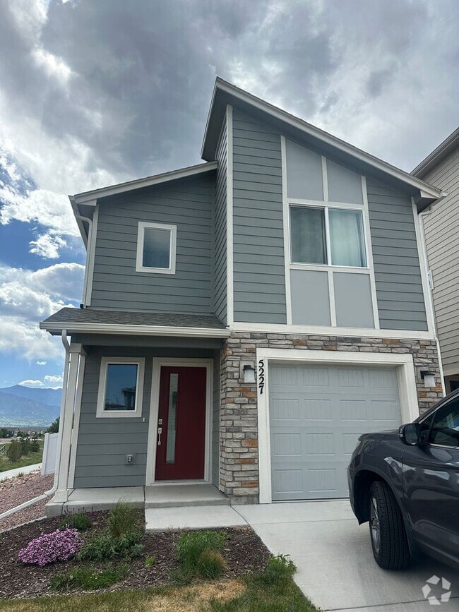 Building Photo - Modern Living in Skyview Village Rental