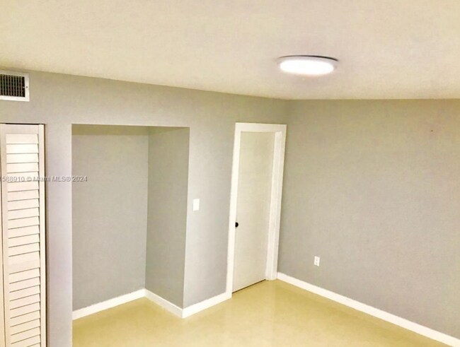 Photo - 3944 NE 167th St Unit 405