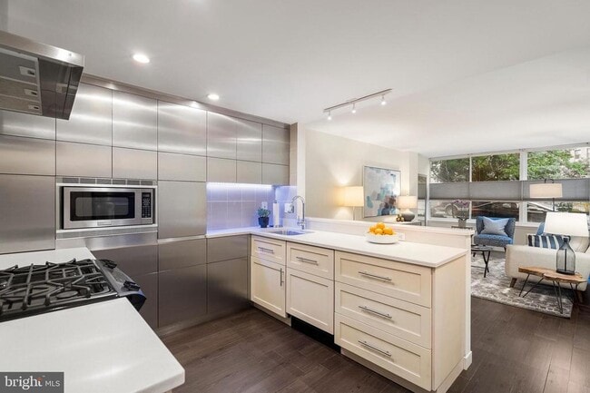 Photo - 1301 20th St NW Unidad 109