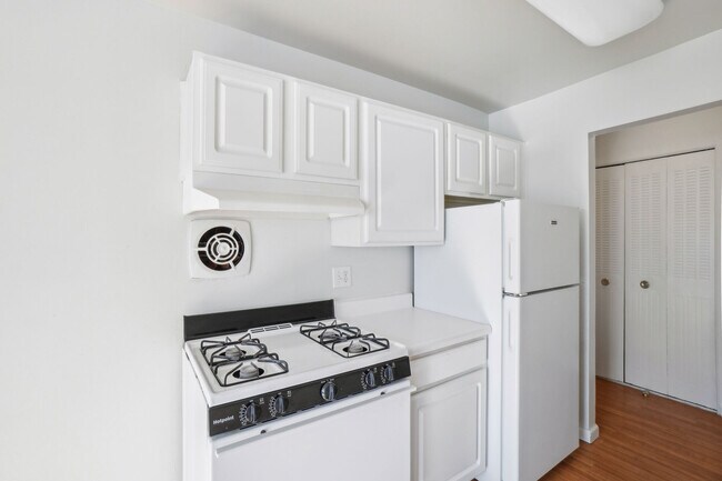 Photo - Venoy Pines Apartments