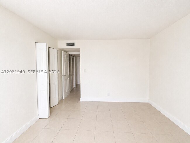 17911 NW 68th Ave Unit M201