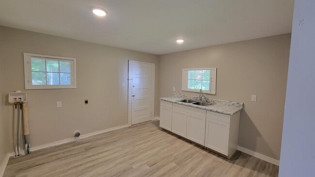 Photo - 668 Gilliam Ave