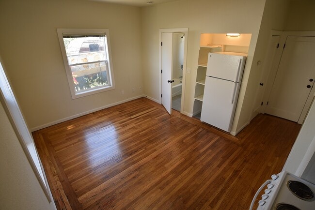 Photo - 535 41st St Unit 8