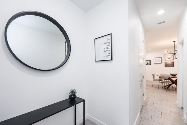 Photo - 305 Deer Path Lp