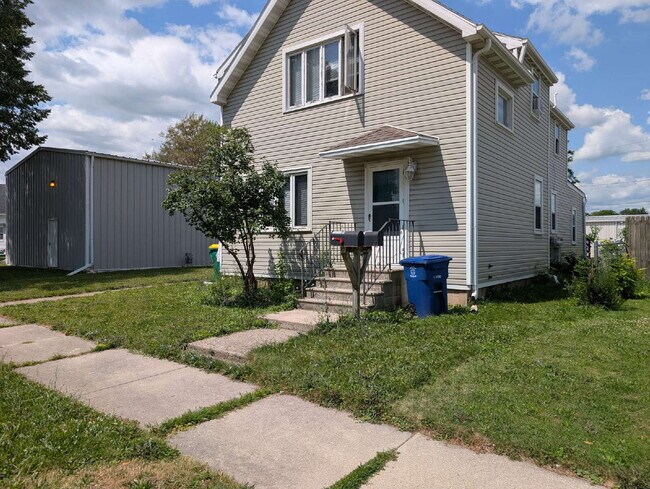 Photo - 2 Bedroom Lower Duplex In Green Bay