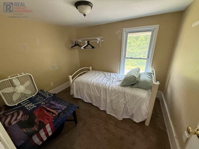 Building Photo - ROOM FOR RENT - Milan, MI Unit 1