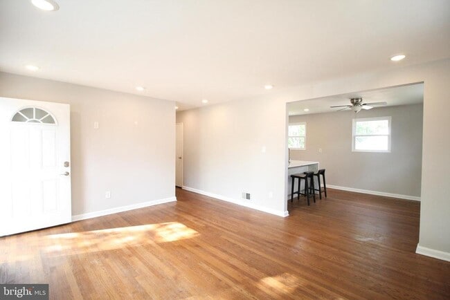 Photo - 4613 Wilwyn Way