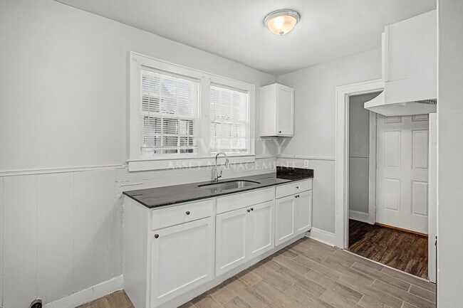 Photo - 1052 National St