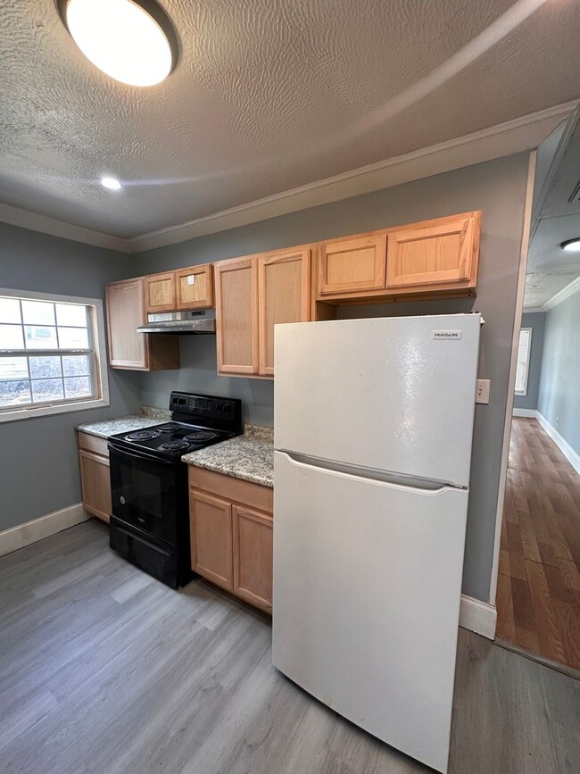 Photo - Spacious 2 Bedroom 1 Bath Apartment in Hig...