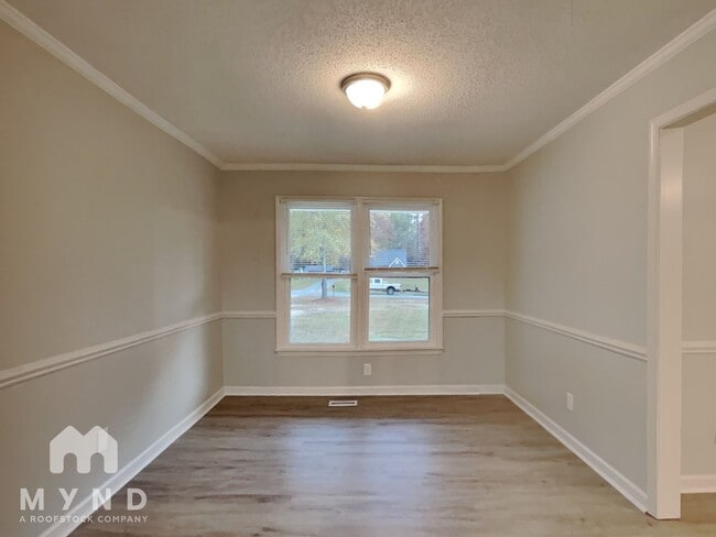 Photo - 402 Westgate Cir