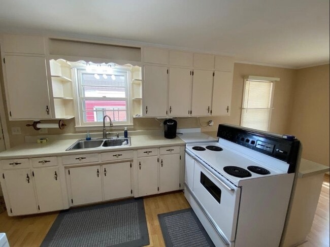 Photo - 35 Robertson St