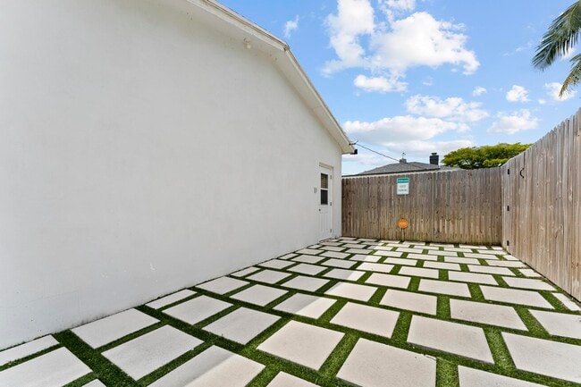 Photo - 727 Hampton Rd