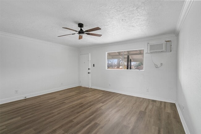 Photo - 923 Knight St