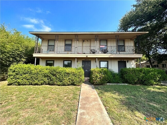 Building Photo - 526 Burleson St Rental