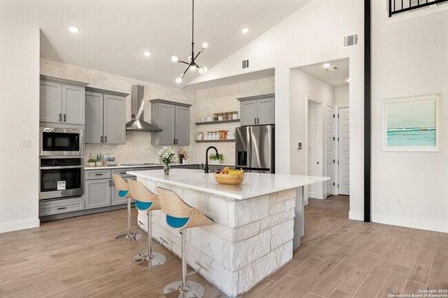 Building Photo - 515 Free Rein