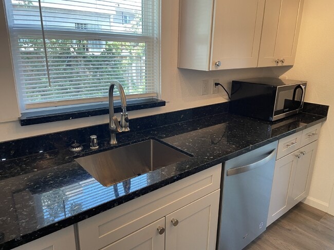 Photo - Charming and cozy 2 bedroom home in prime location of Walnut Creek!