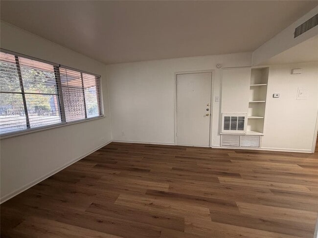 Photo - 3304 Red River St Unit 208